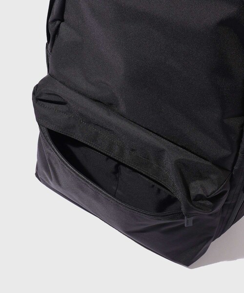 ADAM ET ROPE'（アダムエロペ）の「【MONOLITH/モノリス】BACKPACK STANDARD S（バックパック/リュック・メンズ・ブラック/ライトグレー・F）」の18枚目の写真
