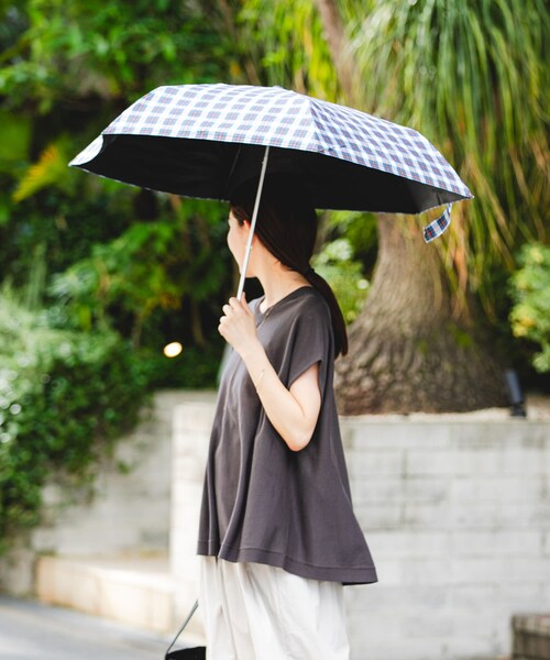 URBAN RESEARCH（アーバンリサーチ）の「晴雨兼用コンパクトアンブレラ（長傘・レディース・CHECK/IVORY/SILVER・-）」の3枚目の写真