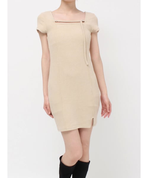 EVRIS（エヴリス）の「カットタイトハーフスリーブミニワンピース（ワンピース・レディース・ブラック/レッド/ベージュ・F）」の7枚目の写真