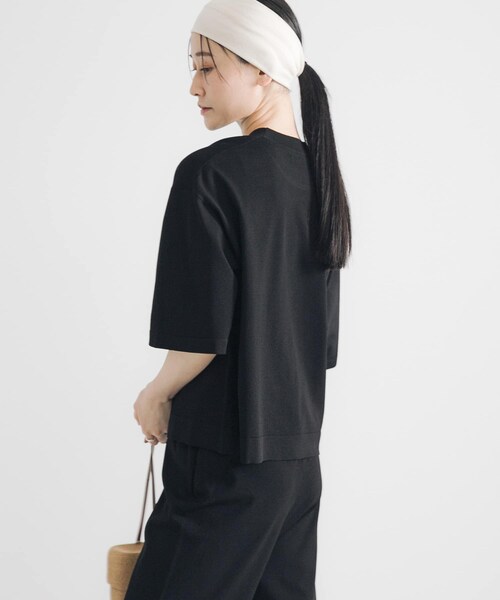 URBAN RESEARCH(アーバンリサーチ)の「ドライタッチハイゲージニットTシャツ(Tシャツ/カットソー・レディース・BLACK/OFF・FREE)」の20枚目の写真