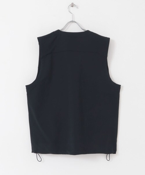 ITEMS URBANRESEARCH（アイテムズ アーバンリサーチ）の「撥水×ストレッチ ナイロンノーカラーベスト（ベスト・メンズ・BLK/NVY・M/L）」の9枚目の写真