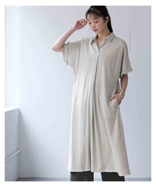 nissen（ニッセン）の「＜大きいサイズ＞涼やか美ラクRUタッチ５分袖フロントタックスキッパーゆったりロング丈ワンピース（接触冷感・抗菌防臭・UVカット・遮熱）（ワンピース・レディース・黒/チャコールグレー/グレージュ/オフホワイト×黒系ストライプ・L/LL/3L/4L/5L/6L/8L/10L）」の10枚目の写真