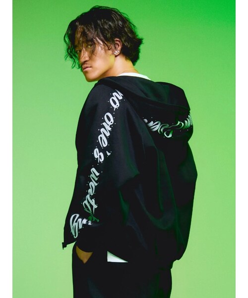 EVRIS（エヴリス）の「【PSYCHIC FEVER × EVRIS】シャイニースウェットパーカー（パーカー・レディース・グレー/ブラック/マスタード・S/M）」の6枚目の写真