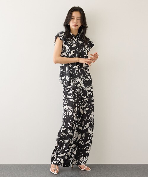 ROPE'（ロペ）の「【DEVEAUX(デヴォー)】フラワープリントドレープカラーブラウス/セットアップ対応（シャツ/ブラウス・レディース・ブラック系/ベージュ系・F）」の16枚目の写真