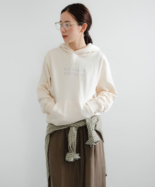 URBAN RESEARCH(アーバンリサーチ)の「NEW BALANCE Athleticsクラシックスフーディ(パーカー・レディース・ブラック/パーマフロスト・S)」の16枚目の写真