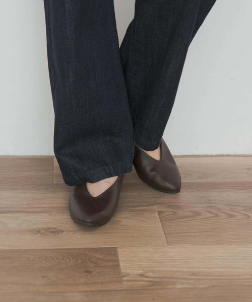 URBAN RESEARCH DOORS(アーバンリサーチドアーズ)の「Vカットパンプス(パンプス・レディース・BLACK/BROWN・35/36/37/38)」の19枚目の写真