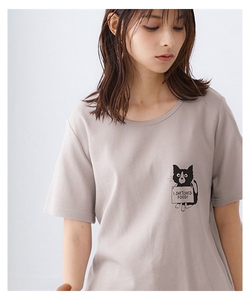 nissen（ニッセン）の「【ひんやりコットン】プリントTシャツ（綿１００％・接触冷感・UVカット）（選べる柄）＜大きいサイズ有＞（Tシャツ/カットソー・レディース・クールロゴ:オフホワイト/クールロゴ:黒/カーブロゴ:チャコールグレー/[在庫限り]カーブロゴ:アイス杢/ブロックデザインロゴ:アイス杢/ドロップ:ブロックデザインロゴ:ネイビー/[在庫限り]ハチドリ:グレージュ/[在庫限り]看板ネコ:モーブピンク/[在庫限り]看板ネコ:グレージュ/[在庫限]リラックス猫スモーキーブルー/5匹のハリネズミ:ピスタチオ/カラフルフラワーロゴ:黒/[在庫限]ハンギングフラワー:ラベンダー/[在庫限り]雑貨フラワー:ミントブルー/大人ロゴ:オフホワイト/レタリングロゴ:チャコールグレー/フレンチロゴ:グレージュ/ほのぼのネコ:ミント/ワンポイントネコ:ブルー/草花:ピンクベージュ/大人ロゴ:黒/筆記ロゴ:黒/雑貨:ダークミント/パイナップル:チャコールグレー/ラビット:ダークピンク/黒ネコ:ソフトブルー/日々ネコ:オートミール・S/M/L/LL/3L/4L/5L/6L/8L/10L）」の15枚目の写真