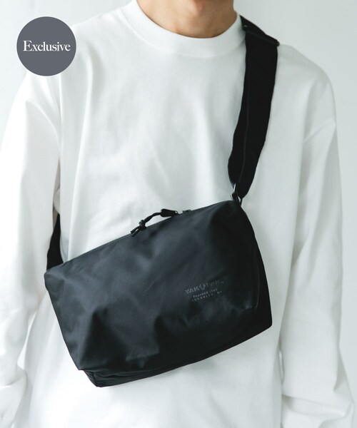 URBAN RESEARCH DOORS(アーバンリサーチドアーズ)の「『別注』YAKPAK×DOORS SHOULDER BAG S(ショルダーバッグ・メンズ・BLACK/CHARCOAL/GRAY/YELLOW・-)」の1枚目の写真