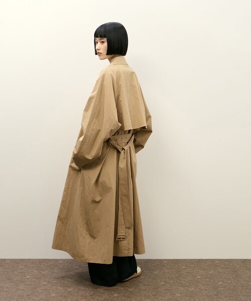 ADAM ET ROPE'（アダムエロペ）の「リラックスライトトレンチコート（トレンチコート・レディース・オフホワイト/ベージュ・36/38）」の9枚目の写真