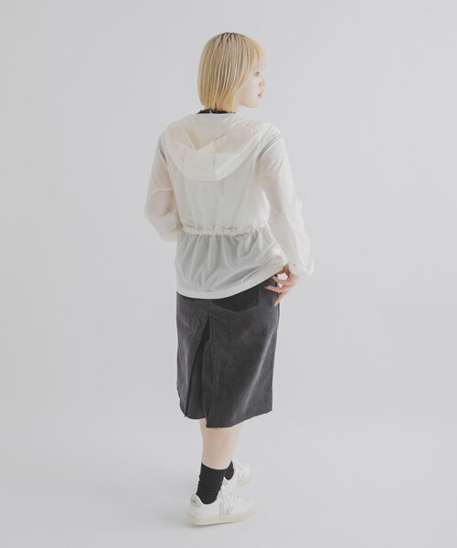 THE GOODLAND MARKET（ザグッドランドマーケット）の「AIGLE　超軽量 撥水 UVカット フーディショートジャケット（テーラードジャケット・レディース・LAIT/LILAS・36/38）」の10枚目の写真
