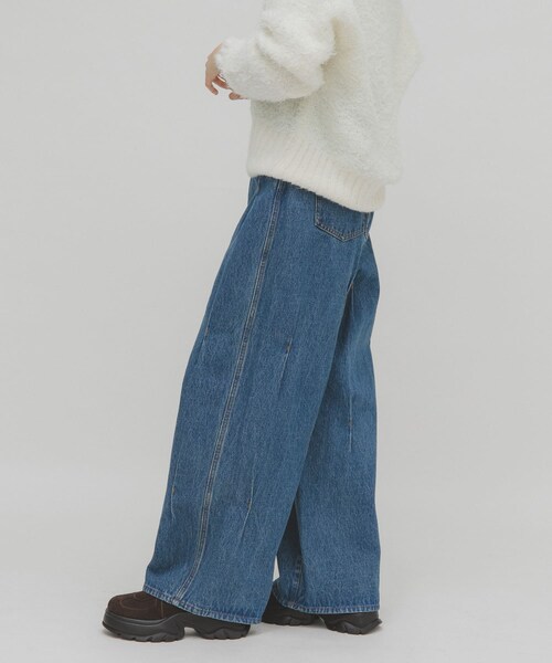 KBF（ケイビーエフ）の「タックWIDEデニム（デニムパンツ・レディース・L.BLUE/BLUE・36/38）」の7枚目の写真