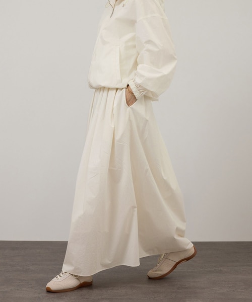 ADAM ET ROPE'（アダムエロペ）の「コーティングギャザータックスカート / セットアップ対応（スカート・レディース・ホワイト/ネイビー系・F）」の3枚目の写真