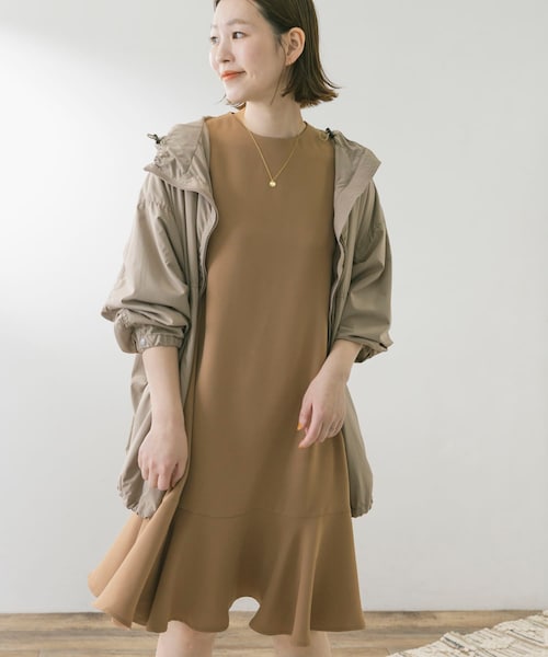 URBAN RESEARCH ROSSO（アーバンリサーチロッソ）の「F by ROSSO　ジョーゼット裾フレアワンピース∴（ワンピース・レディース・NAVY/L/GRAY/BEIGE・FREE）」の2枚目の写真