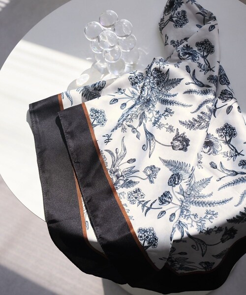 ROPE' PICNIC（ロペピクニック）の「90×90 アソートビンテージライクパターンスカーフ（バンダナ/スカーフ・レディース・ブラック系/ブルー系/ワイン・F）」の5枚目の写真