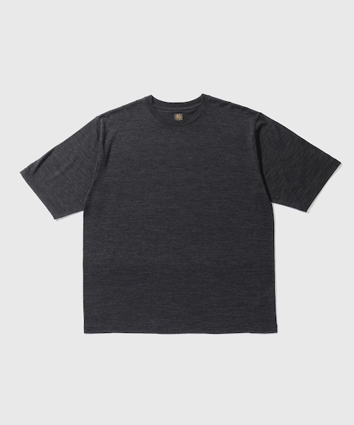 ADAM ET ROPE'（アダムエロペ）の「【BATONER/バトナー】SUMMER WOOL T-SHIRT（Tシャツ/カットソー・メンズ・ブラック/チャコール・2/3）」の3枚目の写真