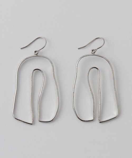 ROPE'（ロペ）の「カラーフレームモチーフピアス【メディア掲載】（ピアス（両耳用）・レディース・シルバー・F）」の5枚目の写真