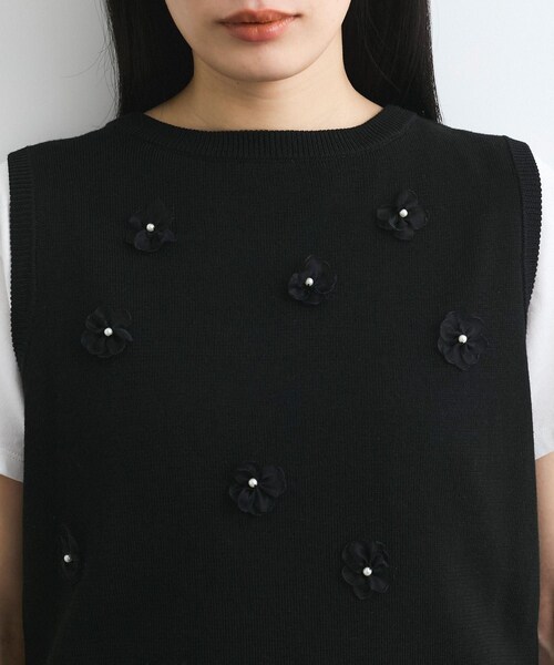 VIS（ビス）の「フラワーモチーフニットベスト（ベスト・レディース・ブラック/ライトグレー/オフホワイト・F）」の18枚目の写真