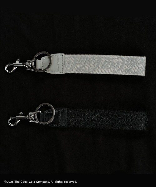 ADAM ET ROPE'(アダムエロペ)の「【Coca-Cola】Tape charm(キーホルダー・レディース・ブラック/ベージュ・F)」の13枚目の写真
