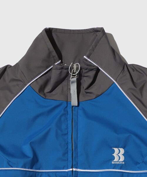 ADAM ET ROPE'(アダムエロペ)の「【BASICKS/ベイシックス】Cigarettes Shoulder Track Jacket(ブルゾン・メンズ・ブラック/グレー・XS)」の4枚目の写真