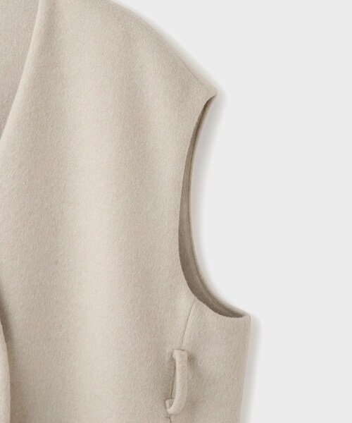 ROPE'（ロペ）の「【一部店舗限定】【REALM（レルム）】BELTED OVER GILET｜ジレ（その他アウター・レディース・オフホワイト/ブラック・38）」の19枚目の写真