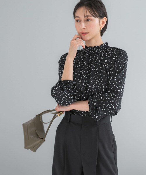 URBAN RESEARCH ROSSO（アーバンリサーチロッソ）の「『WEB/一部店舗限定』ウォッシャブルランダムドットブラウス（シャツ/ブラウス・レディース・L/BEIGE/BLACK・Free）」の9枚目の写真