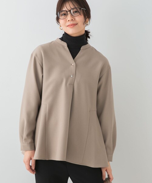 URBAN RESEARCH ROSSO（アーバンリサーチロッソ）の「『UR TECH SMOOTHLUXE』F by ROSSO　サイドペプラムブラウス（シャツ/ブラウス・レディース・BEIGE/C/GRAY/BLACK・Free）」の4枚目の写真