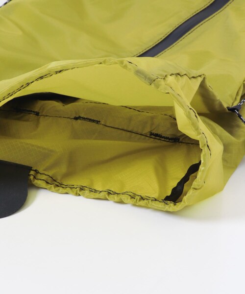 EKAL(エカル)の「and wander SIL DAYPACK(バックパック/リュック・メンズ・BLACK/D.ORANGE/YELLOW GRN・One)」の8枚目の写真
