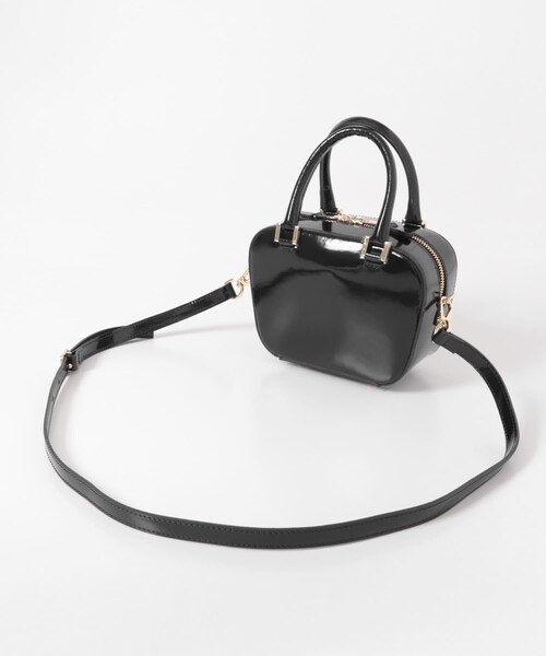 URBAN RESEARCH（アーバンリサーチ）の「CHRISTIAN VILLA　エナメルカーフレザーショルダーバッグ（ショルダーバッグ・レディース・BLACK・0）」の6枚目の写真