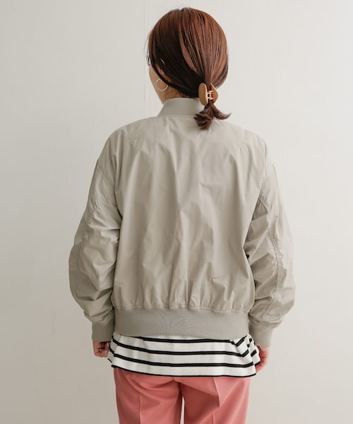 URBAN RESEARCH DOORS（アーバンリサーチドアーズ）の「MA-1コンパクトジャケット（MA-1・レディース・KHAKI/L/GRAY・1）」の16枚目の写真