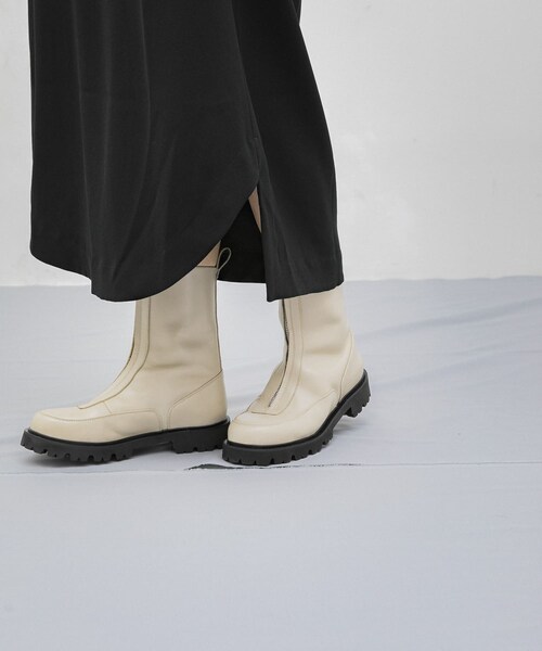 URBAN RESEARCH（アーバンリサーチ）の「『25周年別注』CAMINANDO　CENTER ZIP BOOTS（ブーツ・レディース・BLACK/別注IVORY・6/7/8）」の4枚目の写真