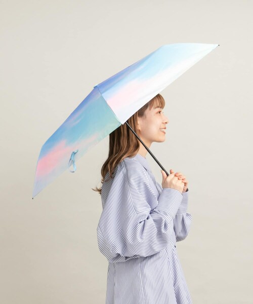 SMELLY（スメリー）の「【晴雨兼用】Wpc.　遮光軽量サンセットMINI（長傘・レディース・BLU/PNK・FREE）」の5枚目の写真