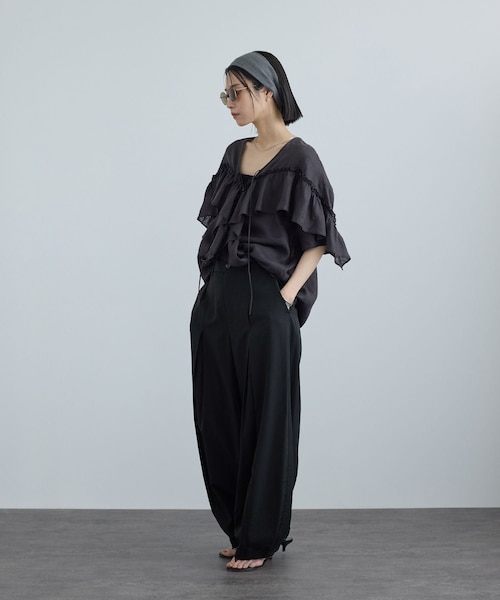 ADAM ET ROPE'(アダムエロペ)の「【WEB限定】ライトドライタックカービィパンツ(その他パンツ・レディース・ブラック/ベージュ/カーキ・F)」の22枚目の写真