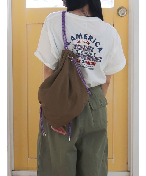 Ungrid（アングリッド）の「ナイロン混ナップサック（バックパック/リュック・レディース・キャメル/ブラック・F）」の9枚目の写真