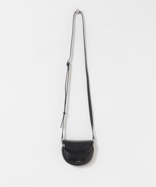 KBF（ケイビーエフ）の「STAND OIL　MINO BAG（ショルダーバッグ・レディース・BUTTER/RED/BLACK・One）」の7枚目の写真