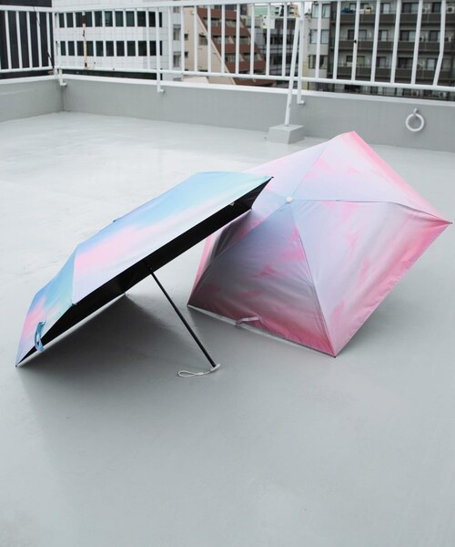 SMELLY（スメリー）の「【晴雨兼用】Wpc.　遮光軽量サンセットMINI（長傘・レディース・BLU/PNK・FREE）」の4枚目の写真