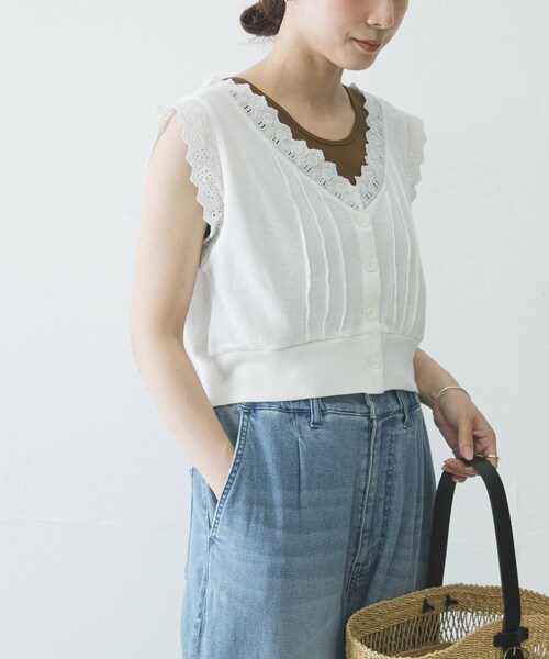 URBAN RESEARCH（アーバンリサーチ）の「crinkle crinkle crinkle　WAFFLE FRILL VEST（ベスト・レディース・WHITE/BLACK・Free）」の4枚目の写真