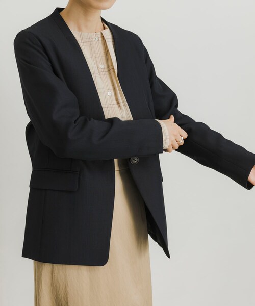 URBAN RESEARCH（アーバンリサーチ）の「ノーカラージャケット（ノーカラージャケット・レディース・BEIGE/NAVY・36/38）」の16枚目の写真