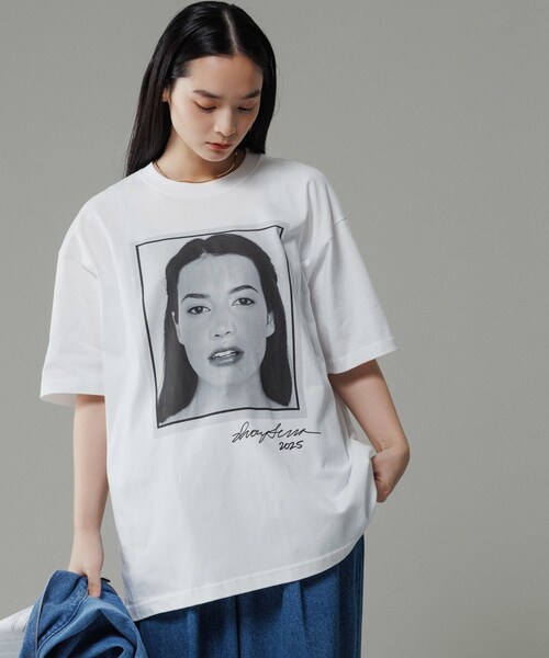 ADAM ET ROPE'（アダムエロペ）の「《別注》【Ivory Serra/アイボリー セラ】Tee - STEPHANIE HODGE（Tシャツ/カットソー・メンズ・ブラック/ホワイト・L/M）」の2枚目の写真