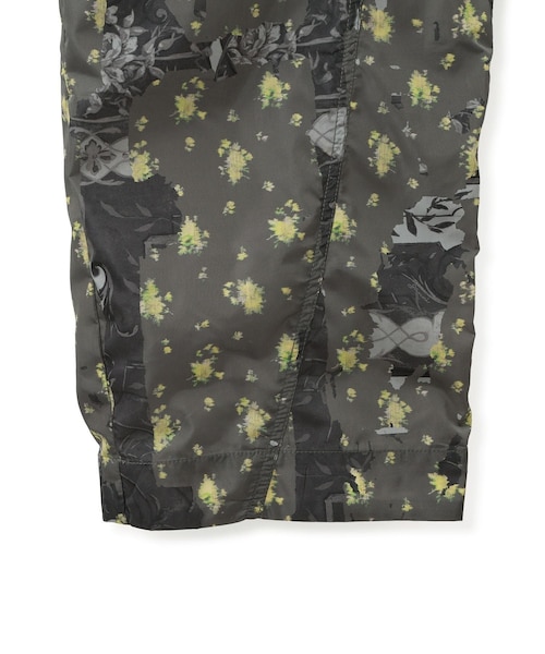 ADAM ET ROPE'(アダムエロペ)の「【GANNI(ガニー)】Printed Flyweight Nylon Relaxed Elastic Pants(カーゴパンツ・レディース・ブラック・36)」の6枚目の写真