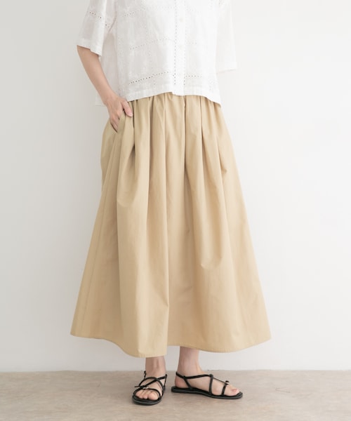ITEMS URBANRESEARCH(アイテムズ アーバンリサーチ)の「ツヤタックボリュームスカート(スカート・レディース・BLK/BEG/KHK・Free)」の4枚目の写真