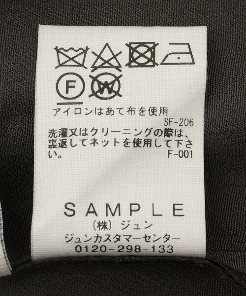 ROPE'(ロペ)の「【WEB・一部店舗限定】ブライトハンマーサテンテーパードパンツ/洗える(その他パンツ・レディース・ベージュ/カーキ・36/38)」の18枚目の写真