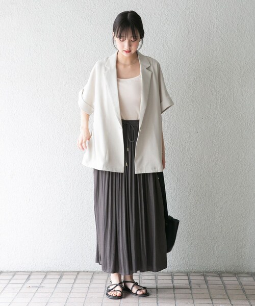 ITEMS URBANRESEARCH(アイテムズ アーバンリサーチ)の「『イージーケア/接触冷感/UVカット』SMOOTH LINEN TOUCH 半袖ジャケット(テーラードジャケット・レディース・OFF/BLK・Free)」の6枚目の写真