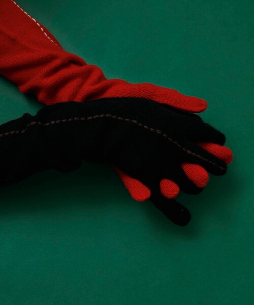 URBAN RESEARCH（アーバンリサーチ）の「kokyo　Long Stitch Gloves（ベルト・レディース・Red/Black・Free）」の4枚目の写真