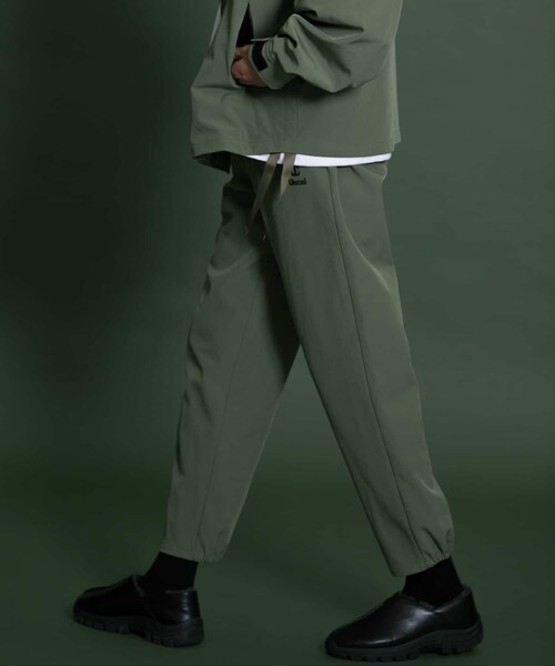 SENSE OF PLACE by URBAN RESEARCH（センスオブプレイスバイアーバンリサーチ）の「Uiscel　タックジョガースウェットパンツ（スウェットパンツ・メンズ・KHAKI/BLACK・one）」の2枚目の写真