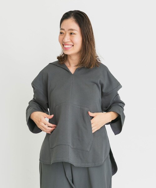 EKAL（エカル）の「EKAL　レイクショアキーネックフーディー（パーカー・レディース・カーキ/ベージュ/チャコール・FREE）」の5枚目の写真