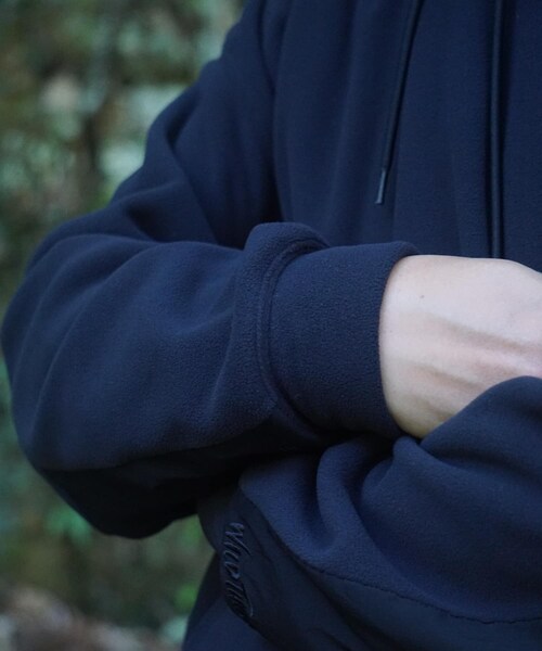 URBAN RESEARCH（アーバンリサーチ）の「WILDTHINGS×LAKE SEEKERS　POLARTEC DRAWSTRING HOOD（パーカー・メンズ・Black・M/L/XL）」の17枚目の写真
