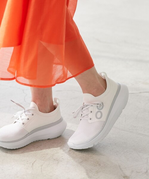ROPE' PICNIC(ロペピクニック)の「【J'aDoRe限定】【OOFOS/ウーフォス】Womens OOmy Stride(スニーカー・レディース・ブラック/ホワイト・23.0/24.0)」の5枚目の写真