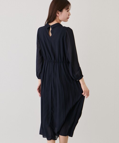 Jayro（ジャイロ）の「ボウタイプリーツワンピース（ワンピース・レディース・ブラック系/ライトグレー/ネイビー・M）」の16枚目の写真