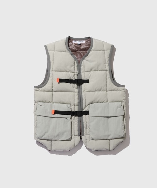 ADAM ET ROPE'(アダムエロペ)の「【HELLA GREEN/ヘラグリーン】Ripstop Nylon Down Vest(ダウンベスト・メンズ・グレー/ブルー・L/M)」の1枚目の写真