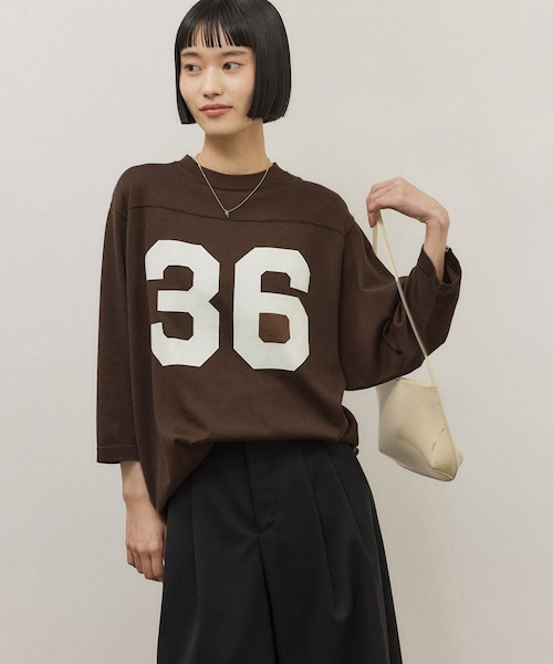 ADAM ET ROPE'（アダムエロペ）の「【Oblada(オブラダ)】別注 FOOTBALL TEE（Tシャツ/カットソー・レディース・オフホワイト/ブラウン/ネイビー・F）」の4枚目の写真